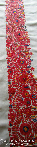 Extraordinary Matyó embroidery embroidered linen tablecloth meticulous Hungarian needlework uninitiated tablecloth runner