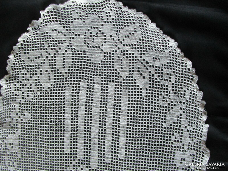 Extraordinary oval tablecloth detailed rose pattern crocheted Hungarian needlework uninitiated runner