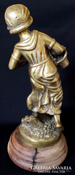 Dt/147 - girl with a basket, bronze statue