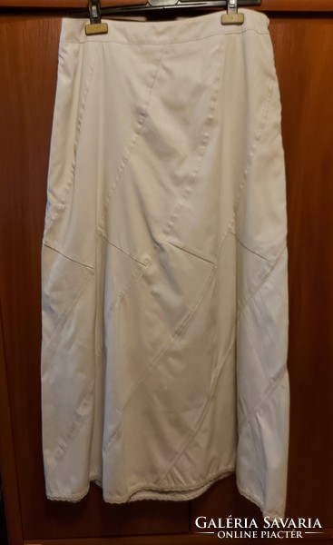 S.Oliver branded elegant casual off-white skirt, new condition, size M