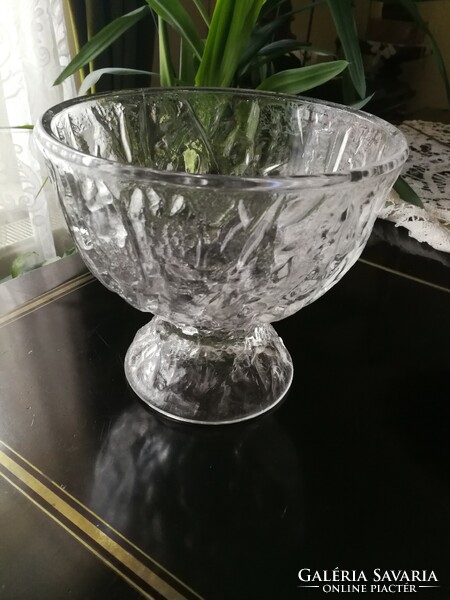 Glass fruit bowl with base