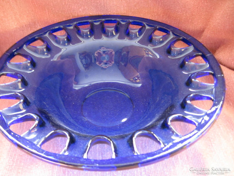 Large blue bowl, centerpiece