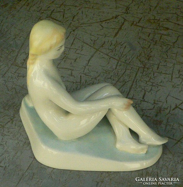 Zsolnay nude porcelain
