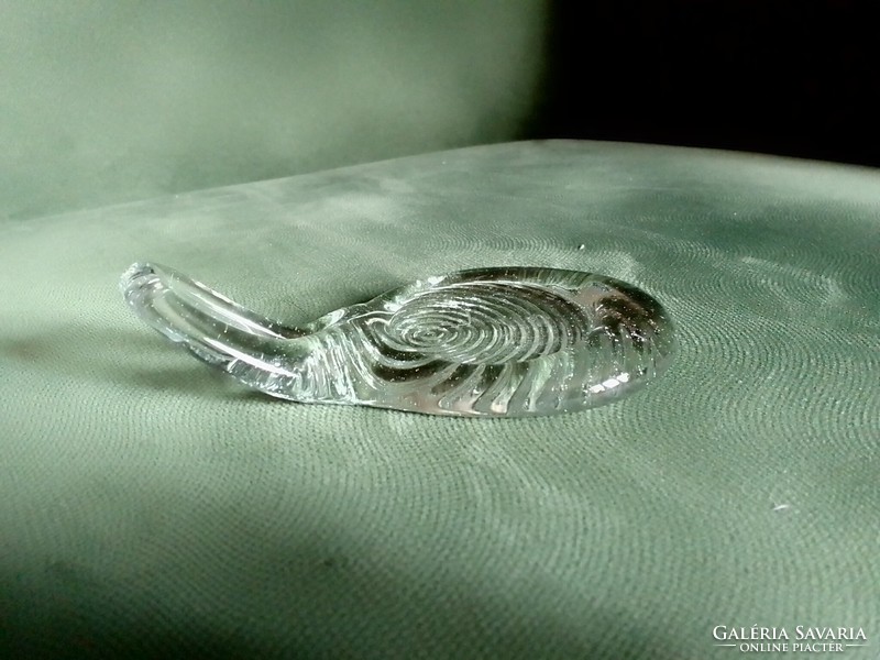 Különleges formájú, kristályüveg füles sétáló gyertyatartó, kézzel készült