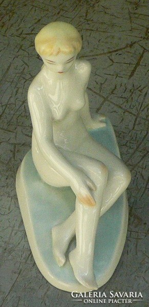 Zsolnay nude porcelain