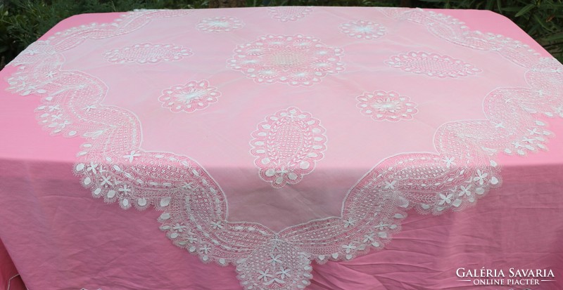 Tablecloth with a green lace insert