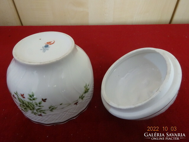 Hollóháza porcelain, round bonbonier with Erika pattern, height 13 cm. He has! Jokai.