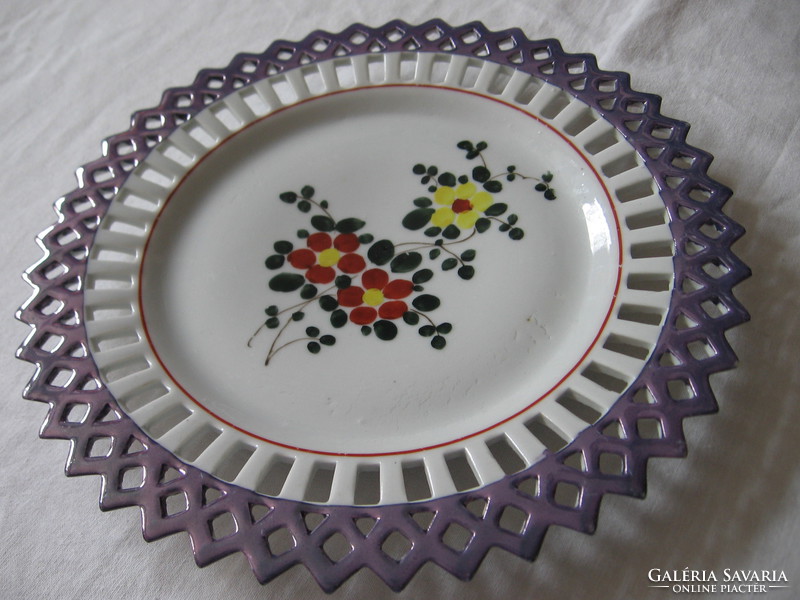 Openwork antique ornament plate with purple chandelier edges