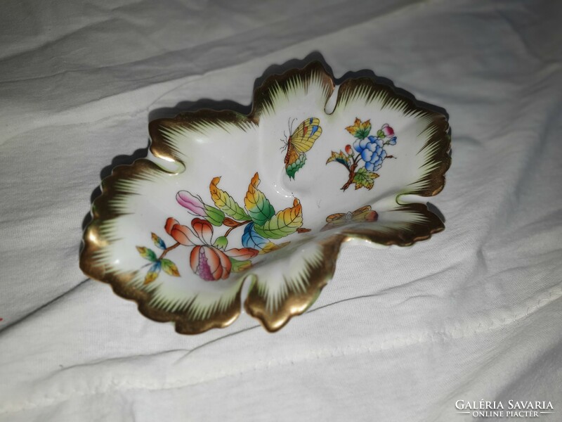 Herend bowl with leaves, ring holder, grape leaf with Victoria pattern