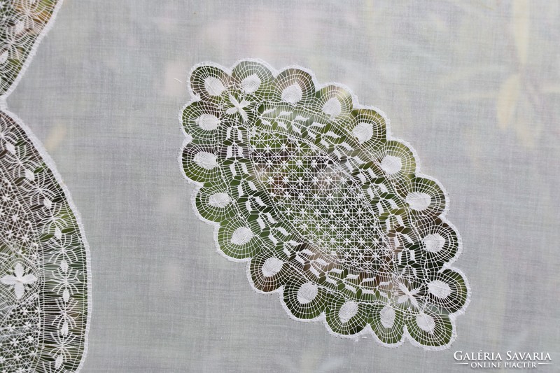 Tablecloth with a green lace insert