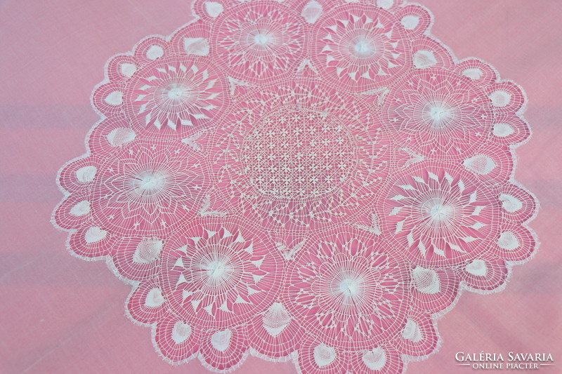Tablecloth with a green lace insert