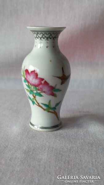 Family rose vase