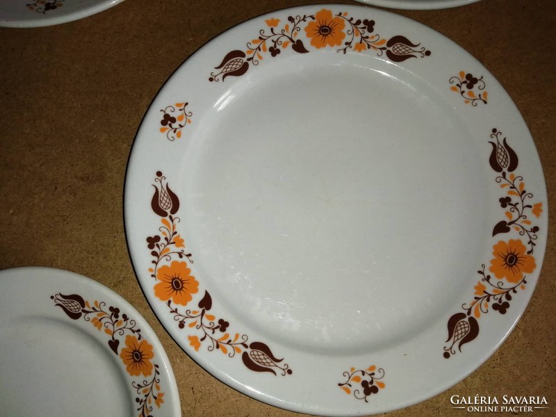 Alföldi porcelain 5 flat plates and 3 small plates in one (2/p)