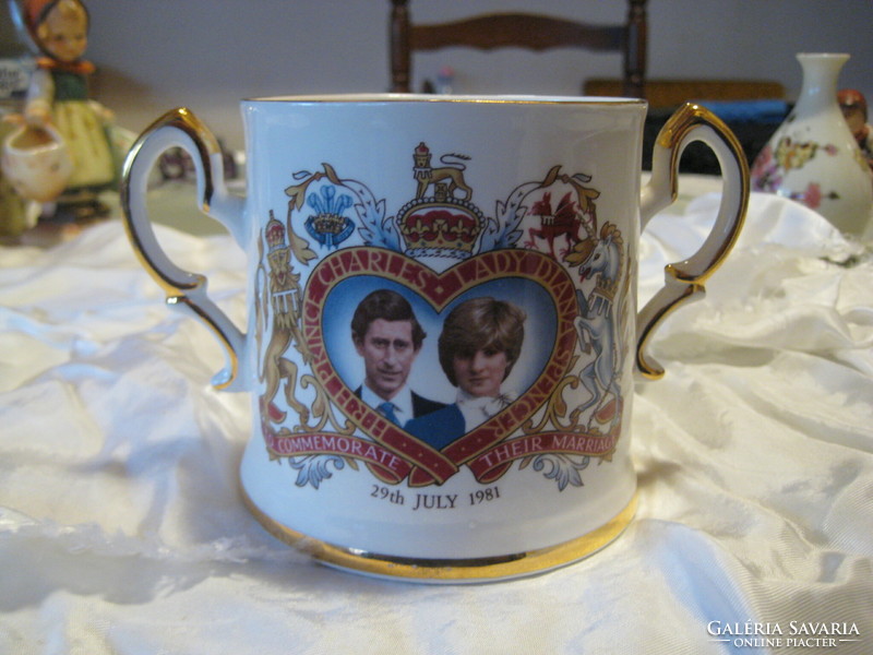 Charles / today's King Charles III of England / and Princess Diana, two-eared, beautifully gilded cup