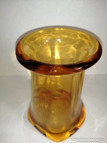 Szakított borostyán vastag üveg váza 18 cm (3/d)