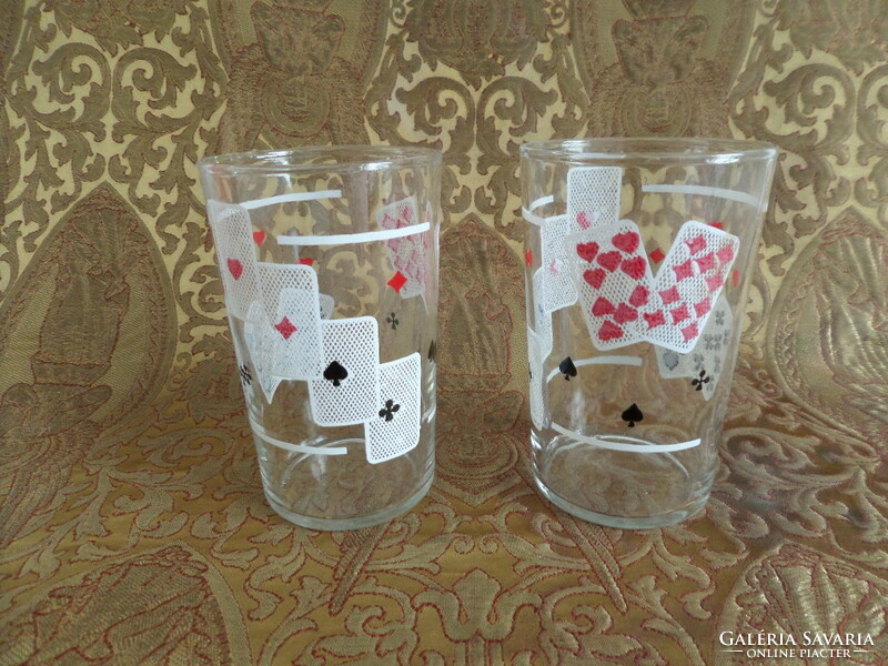 2 cups with a card pattern