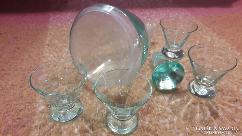 Zöld üveg pálinkás poharak kiöntővel (L2651)