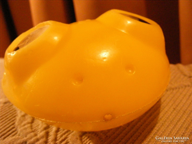 Retro strandoló  spriccelő sárga műanyag  játék béka 14 cm