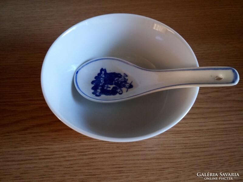 Chinese porcelain bowl with spoon xx