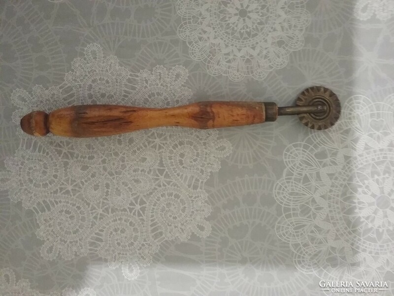 Old wood cutter 18 cm