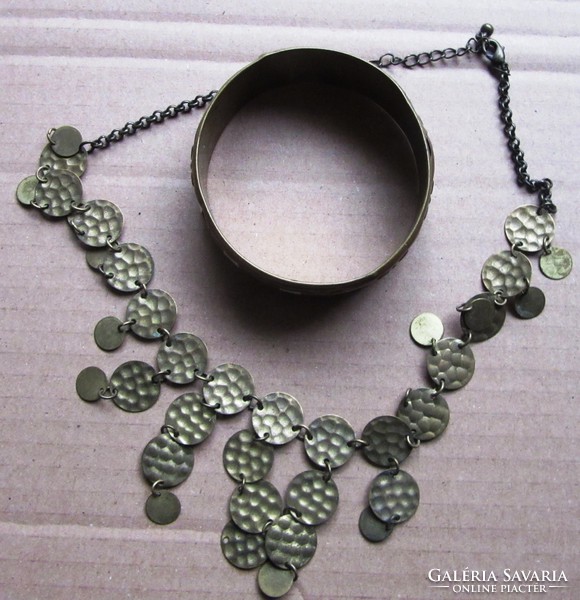 Older copper bracelet bracelet + chain. Bracelet diameter 6.8 cm, 2.3 cm wide, chain length 45 cm,