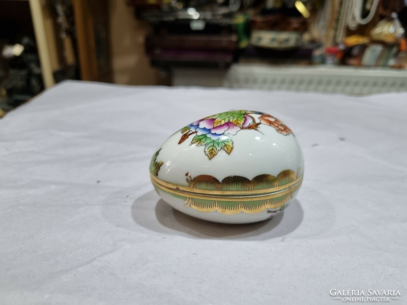 Porcelain egg with Victoria pattern from Herend