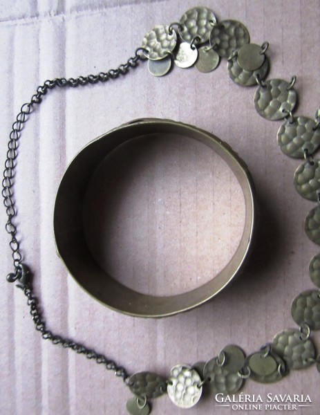 Older copper bracelet bracelet + chain. Bracelet diameter 6.8 cm, 2.3 cm wide, chain length 45 cm,
