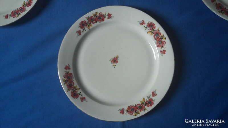 Négy régi Alföldi porcelán lapos tányér virág mintával
