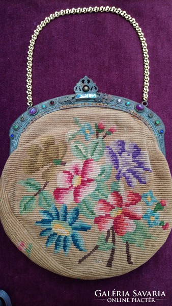 Antique theatrical purse with complete real gemstones made of tapestry with original chain