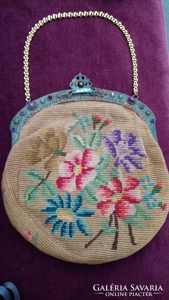 Antique theatrical purse with complete real gemstones made of tapestry with original chain