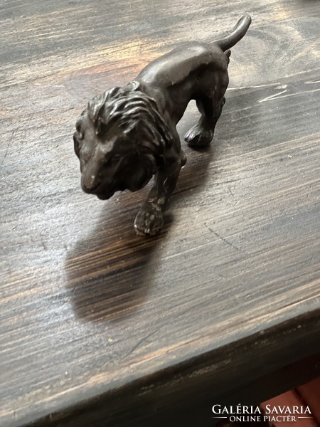 Bronzirozott fém oroszlán szobor 16x11cm