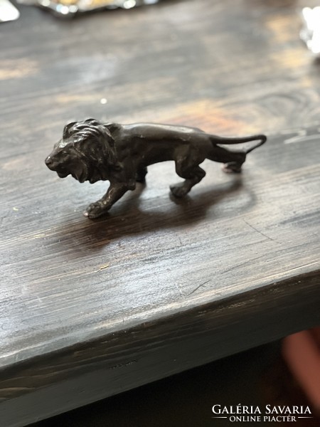 Bronzirozott fém oroszlán szobor 16x11cm