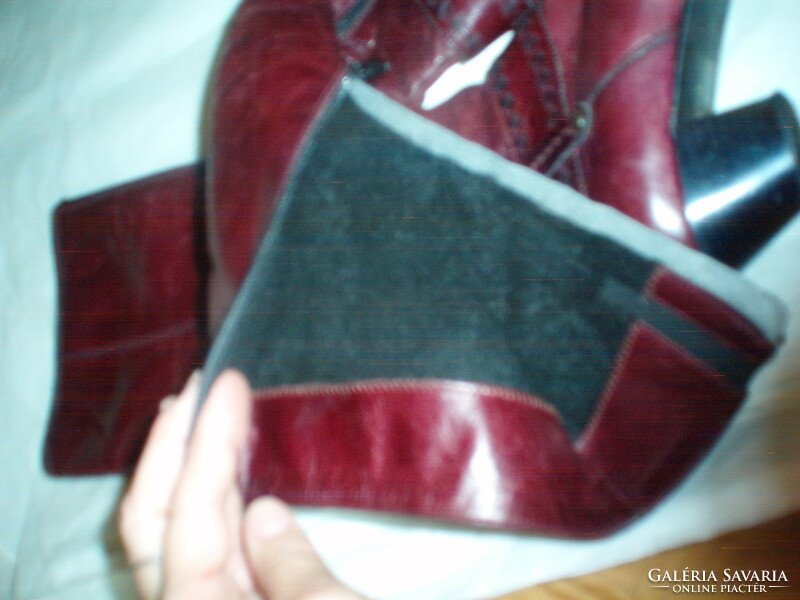 Vintage burgundy Italian women's boots