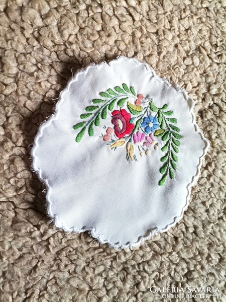 Kalocsa pattern tablecloth set, 3 hand-embroidered Kalocsa tablecloths, floral rosette tablecloths,