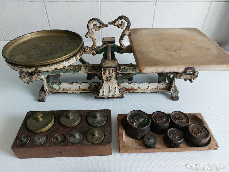 Antique, xx. Scales from the beginning of the century, with 3 sets of weights