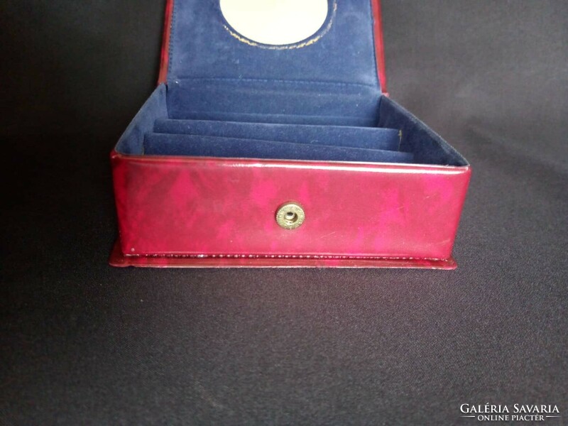 Retro jewelry box