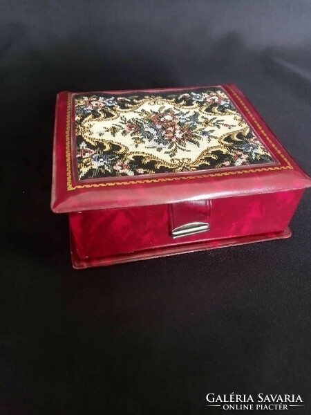 Retro jewelry box