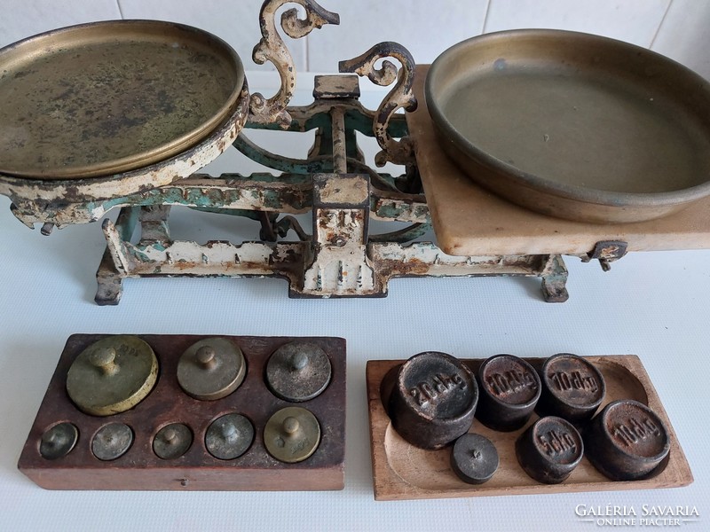 Antique, xx. Scales from the beginning of the century, with 3 sets of weights