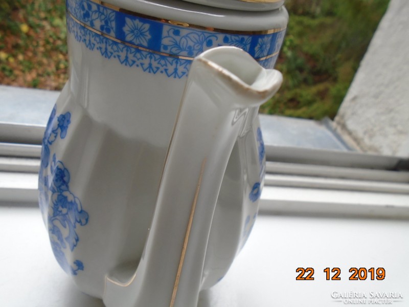 Antique ribbed spout with 