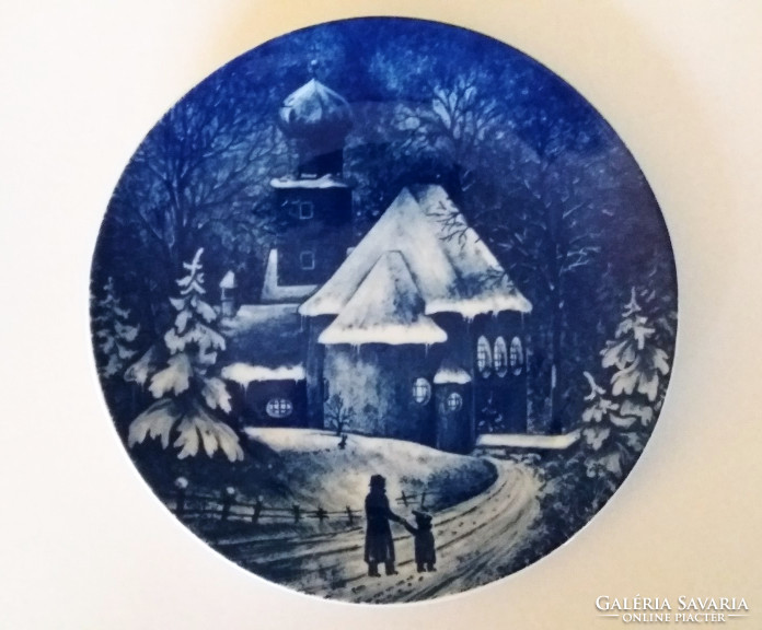 Old porcelain plate wall decoration winter landscape snowy temple wall plate blue decorative plate 19.5 Cm