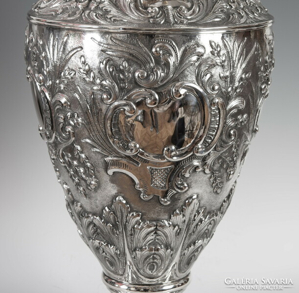 Ezüst óriás méretű váza - gazdagon díszített barokkos elemekkel