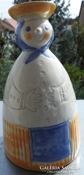 Mint-shaped ceramic candle holder