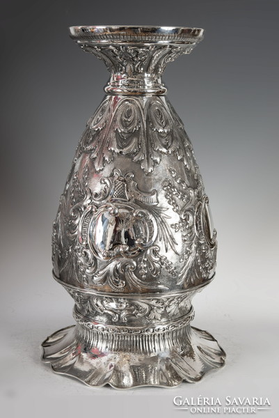 Ezüst óriás méretű váza - gazdagon díszített barokkos elemekkel