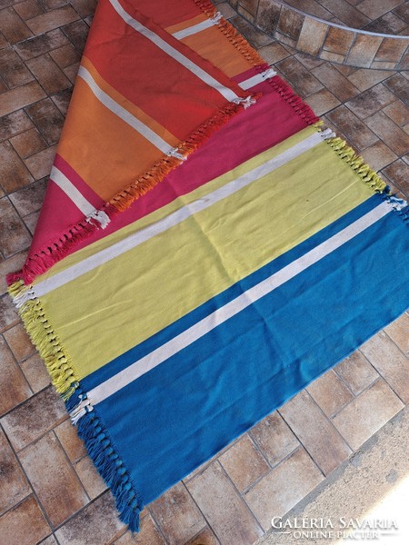 Colorful fringed rug with retro style