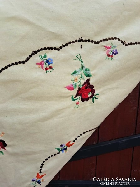 Beautiful 114*114 cm embroidered floral tablecloth tablecloth nostalgia collector's item village tablecloth