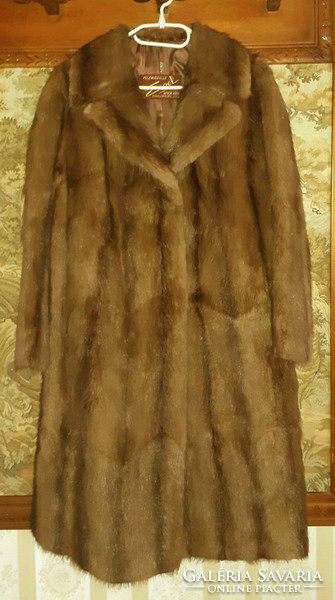Original mink coat. 44-Es