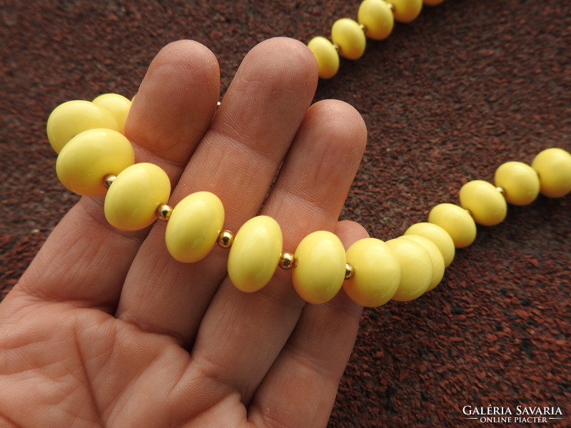 Lemon yellow pearl necklace
