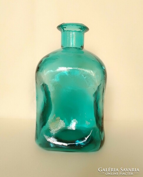 Régi gyönyörű különleges formájú szögletes vastag falú türkiz zöld kék színes üveg palack 80-as évek
