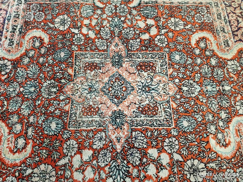 Valódi hernyóselyem 155x250 kézi csomózású perzsa szőnyeg hereke minta FF_23