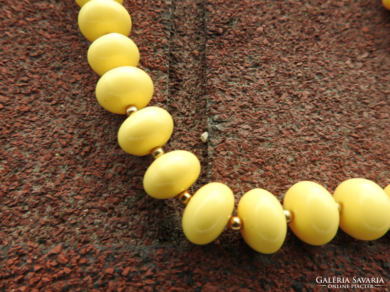 Lemon yellow pearl necklace